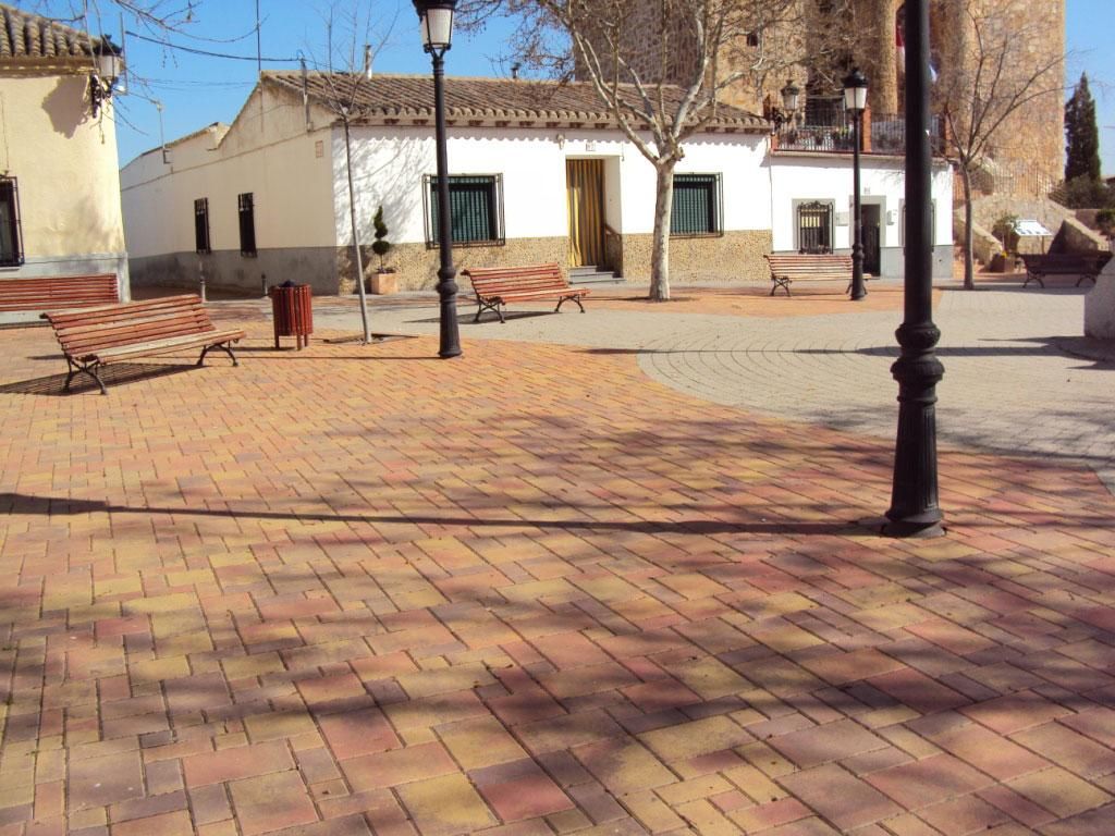 Entorno Obras y Servicios, S.L. Urbanizaciones 14